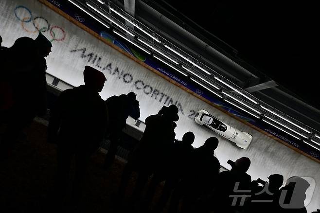 봅슬레이 2인승 김진수팀이 주행을 펼치고 있다. ⓒ AFP=뉴스1