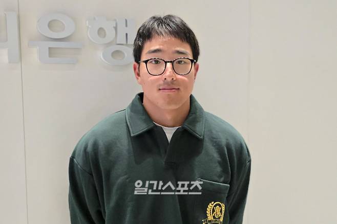 지난 15일 인천국제공항에서 만난 국가대표 안현민. 인천공항=윤승재 기자