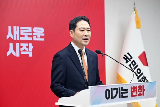 장동혁 국민의힘 대표가 지난달 7일 서울 여의도 중앙당사에서 열린 긴급 기자회견에서 당 쇄신안 등을 발표하고 있다. 임현동 기자