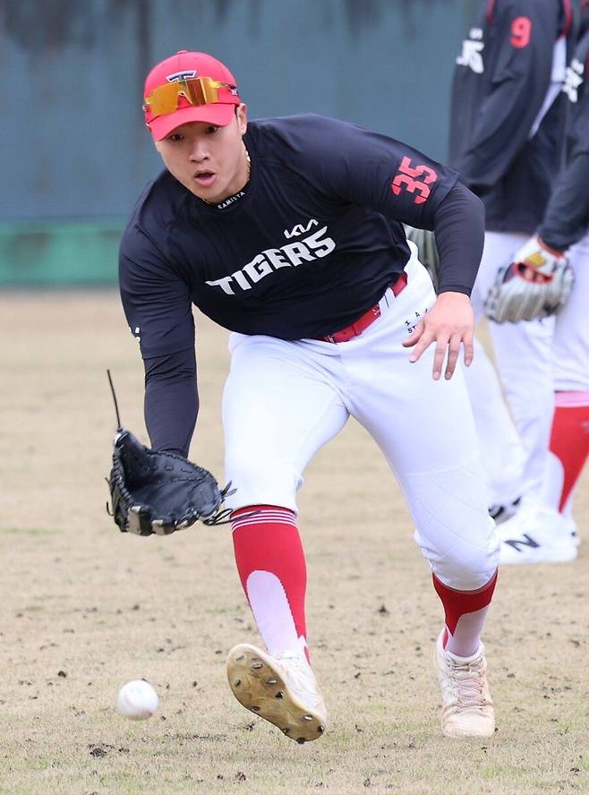 ▲ 최형우의 이적으로 외야에서 더 많은 기회를 얻을 수 있는 발판이 마련된 김석환 ⓒKIA타이거즈