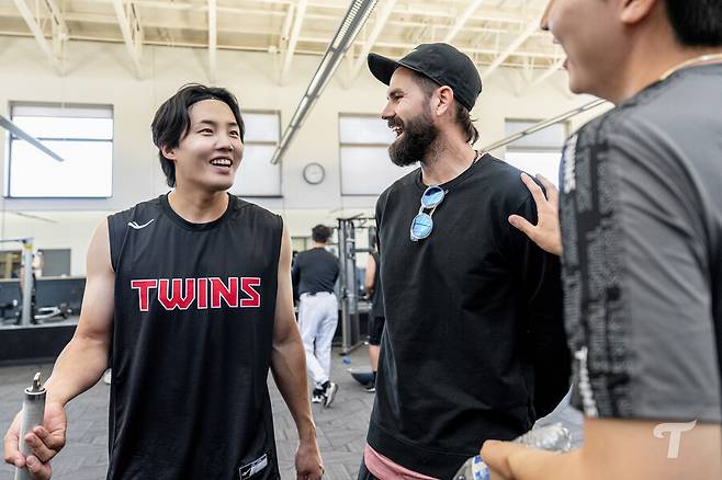 ▲ LG 임찬규와 ‘전 LG’ 케이시 켈리. ⓒ LG 트윈스