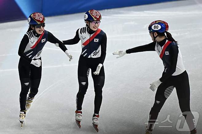 한국이 8년 만에 여자 계주 금메달을 차지했다. ⓒ AFP=뉴스1