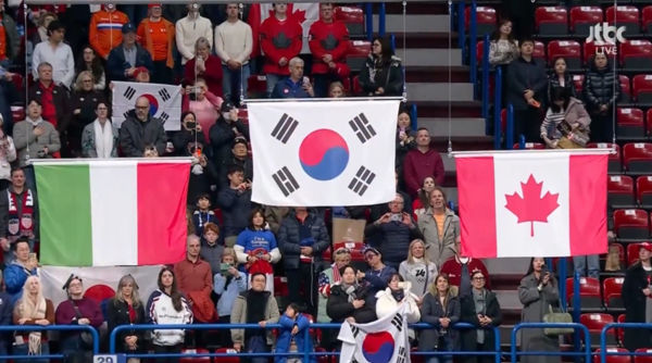 2026 밀라노·코르티나담페초 동계올림픽 한국 여자 쇼트트랙 대표팀이 올림픽 여자 3000m 계주에서 8년 만에 정상 탈환에 성공하며 한국 선수단에 값진 금빛 소식을 안겼다. (대한민국(금메달), 이탈리아(은메달), 캐나다(동메달))./ 사진=라이브 캡처