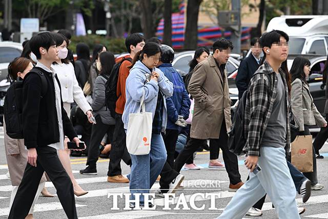 우리나라 직장인의 평균 연봉이 4500만원 수준이라는 통계가 나왔지만, 이를 실제 소득으로 체감하는 직장인은 많지 않은 것으로 조사됐다. /박헌우 기자