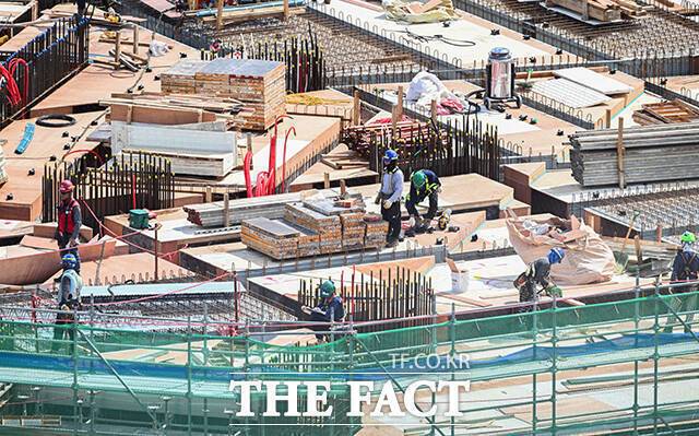 국토교통부가 건설현장의 행정 부담을 줄이고 안전사고 예방 기능을 강화하기 위해 '건설공사 안전관리계획서 작성 매뉴얼'을 개정한다. /박헌우 기자