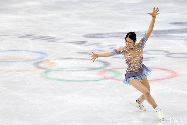 이해인이 18일 2026 밀라노-코르티나담페초 겨울올림픽 피겨스케이팅 여자 싱글 쇼트프로그램 연기를 펼치고 있다. 이해인은 이날 시즌 최고점(70.07점)을 받으며 9위에 올랐다. 밀라노=전영한 기자 scoopjyh@donga.com