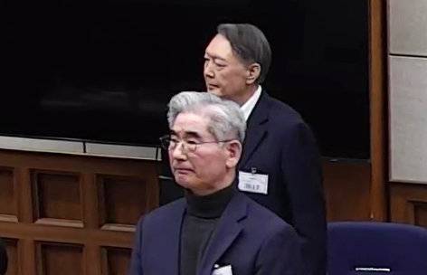 서울중앙지법 형사합의 25부(부장판사 지귀연)는 19일 내란 우두머리 혐의로 구속기소된 윤 전 대통령에게 무기징역을 선고했다. 서울중앙지법 재판 중계화면 캡쳐