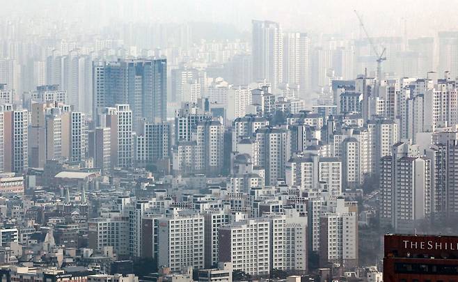 서울 남산에서 바라본 서울 시내 아파트 단지의 모습. 2026.2.5 뉴스1