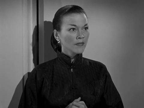 1930년대 초 더글러스 맥아더의 연인이었던 필리핀 여성 이사벨 로사리오 쿠퍼의 1942년 모습. 쿠퍼는 맥아더와 헤어진 후 할리우드로 가 배우가 됐다. 위키미디어 커먼즈