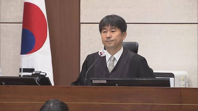 내란 우두머리 재판을 진행하는 지귀연 판사