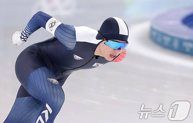스피드스케이팅 정재원이 19일(현지시간) 이탈리아 밀라노 스피드스케이팅 스타디움에서 열린 스피드 스케이팅 남자 1500m에서 질주하고 있다. 2026.2.20 ⓒ 뉴스1 김성진 기자