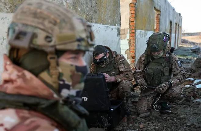 작전 수행 중인 러시아군 소속 병사들. 타스연합뉴스