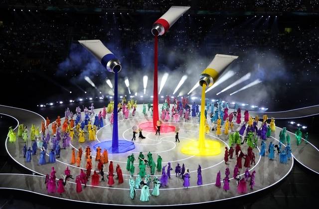 6일(현지시간) 이탈리아 밀라노 산시로 스타디움에서 열린 2026 밀라노-코르티나담페초 동계올림픽 개회식에서 '이탈리의 조화 : 판타지아'를 주제로 공연이 펼쳐지고 있다. 2026.2.7 연합뉴스