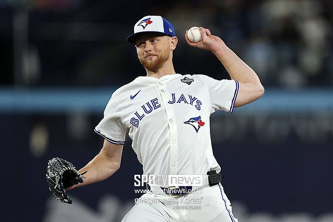 ▲ 라우어는 지난해 선발과 불펜을 오가며 자신이 선발로 뛸 수 있는 자격을 증명했지만, 토론토는 선발 투수를 더 보강하면서 라우어가 로테이션에 들어올 가능성은 떨어지고 있다
