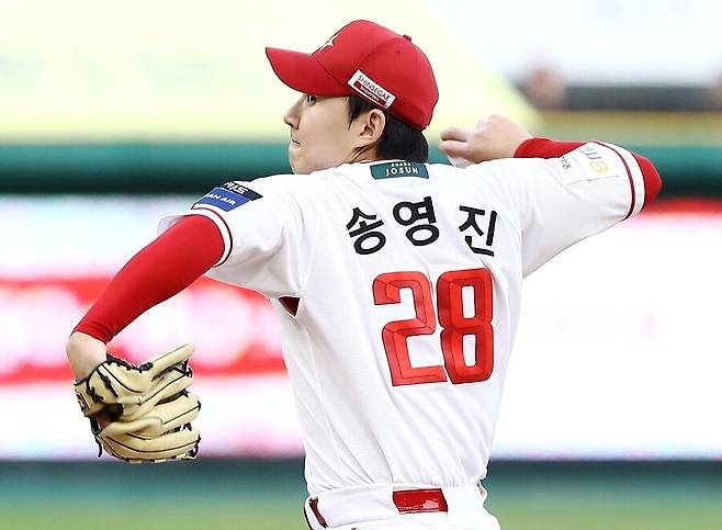 ▲ 팀 내 선발 유망주로 3년간 다소 아쉬운 모습을 보였던 송영진은 과거를 반성하고 실패를 되풀이하지 않겠다고 다짐했다 ⓒSSG랜더스