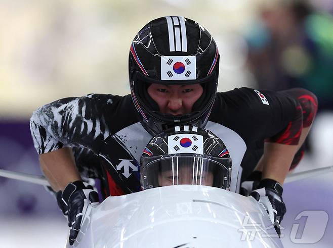밀라노 동계 올림픽 봅슬레이 남자 4인승 경기에 출전한 김진수조.ⓒ 로이터=뉴스1