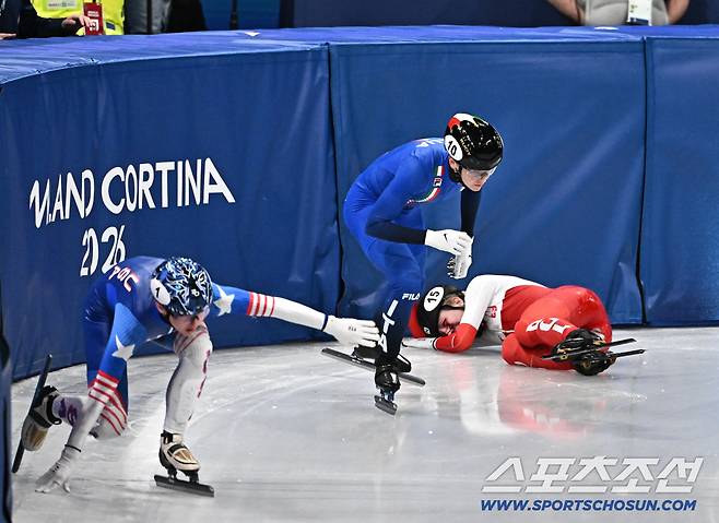 21일(한국시간) 이탈리아 밀라노 스피드스케이팅 아레나에서 열린 밀라노동계올림픽 쇼트트랙 여자 1500m 준준결선. 노도희 출전한 경기에서 미국, 폴란드, 이탈리아 폰타나가 충돌하고 있다. 밀라노(이탈리아)=송정헌 기자songs@sportschosun.com/2026.02.21/