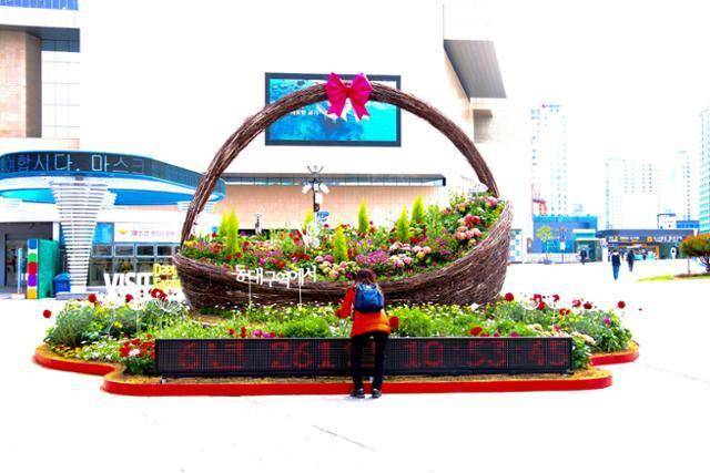 동대구역의 기후 시계. 한국일보 자료사진