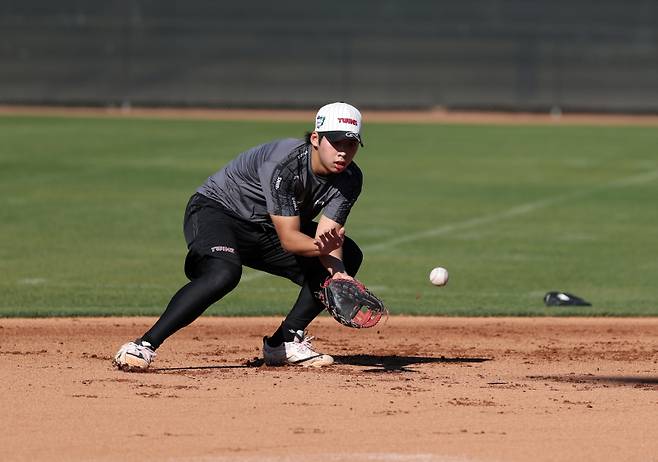 추세현이 미국 애리조나 스프링캠프에서 수비 훈련을 하고 있다. 구단 제공