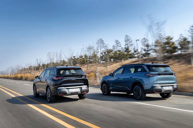 푸조 ‘올 뉴 5008 스마트 하이브리드’ 주행 모습. 스텔란티스코리아 제공