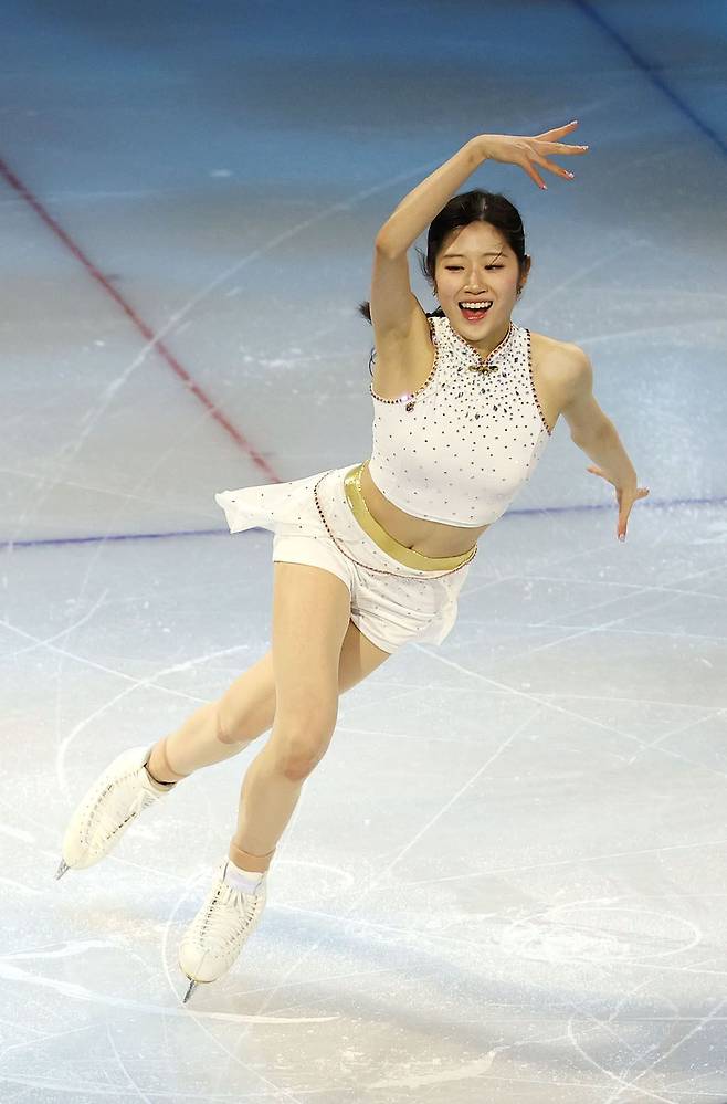 21일(현지시간) 이탈리아 밀라노 아이스스케이팅 아레나에서 열린 2026 밀라노ㆍ코르티나담페초 동계올림픽 피겨스케이팅 갈라쇼에서 이해인이 '케이팝 데몬 헌터스'에 맞춰 연기를 펼치고 있다. 연합뉴스