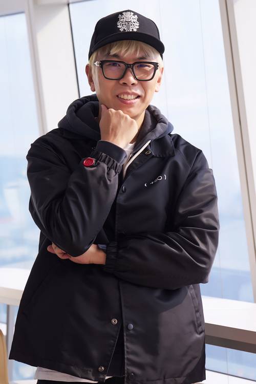 김태호 PD가 지난 20일 마포구에 위치한 자신의 제작사 TEO에서 포즈를 취하고 있다. TEO제공