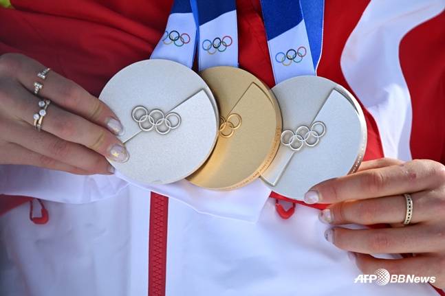 밀라노 올림픽 3개의 메달을 획득한 구아이링. /AFPBBNews=뉴스1