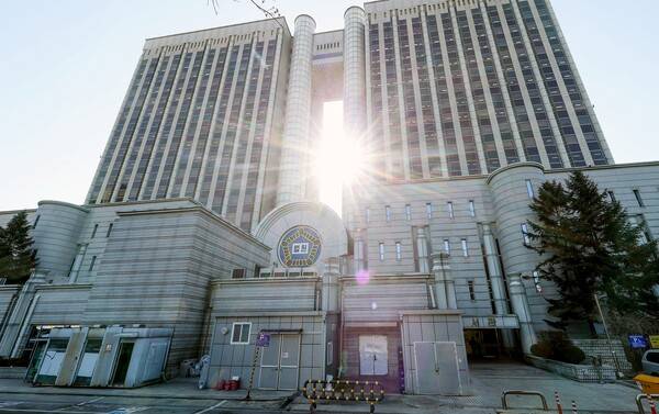 서울중앙지방법원에서 내란·외환죄 영장전담법관 지정을 위한 전체판사회의가 열리는 9일 서울법원종합청사의 모습. 2026.2.9. 연합뉴스