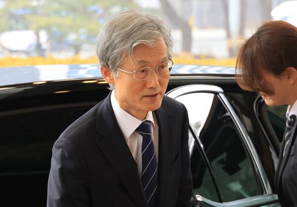 조희대 대법원장이 13일 서울 서초구 대법원으로 출근하고 있다. 2026.2.13. 연합뉴스