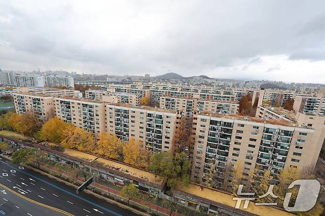 서울 강남구 압구정지구 아파트 모습. 2024.11.26 ⓒ 뉴스1 신웅수 기자