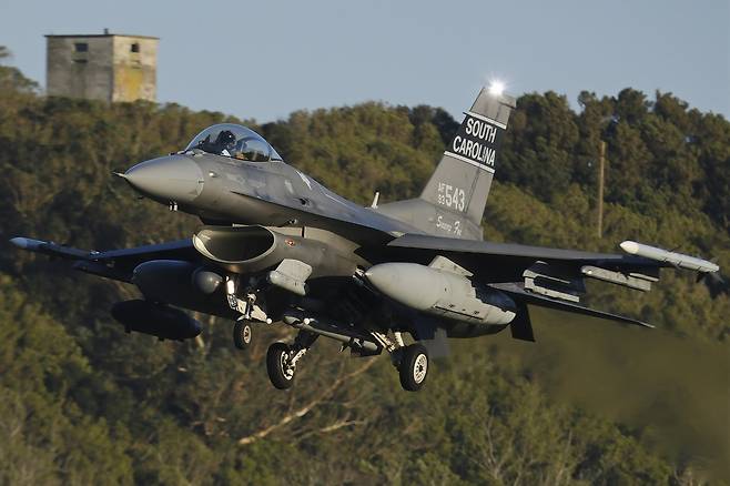 포르투갈 라제스 공군기지에서 목격된 미 주방위군 소속 F-16 전투기 (출처=소셜미디어 엑스(X) @blocksixtynine)