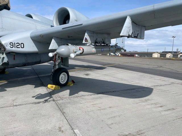 미국 A-10 공격기에 장착된 '앵그리 키튼' 전자전 포드 (출처=소셜미디어 엑스(X) @MergeNewsletter)