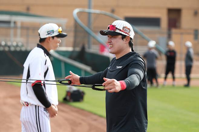 송구 훈련 중인 박동원. 사진=LG 제공