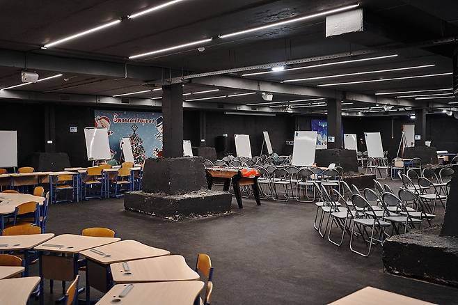 우크라이나 하르키우 아카데미카 파블로바 거리에 위치한 사립학교 ‘푸시 스쿨’ 내 방공호 교실. 사진 코발추크