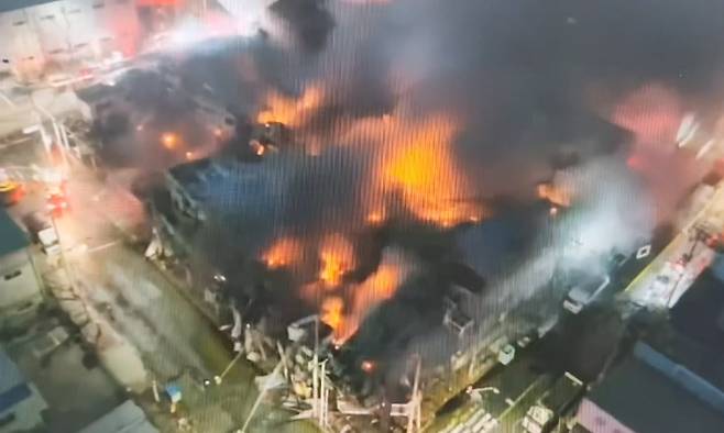 22일 부산 강서구 공장 화재 현장. 부산소방재난본부 제공