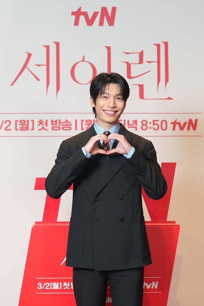 배우 위하준이 23일 온라인으로 진행된 tvN 새 월화드라마 ‘세이렌’ 제작발표회에서 포즈를 취하고 있다. tvN 제공