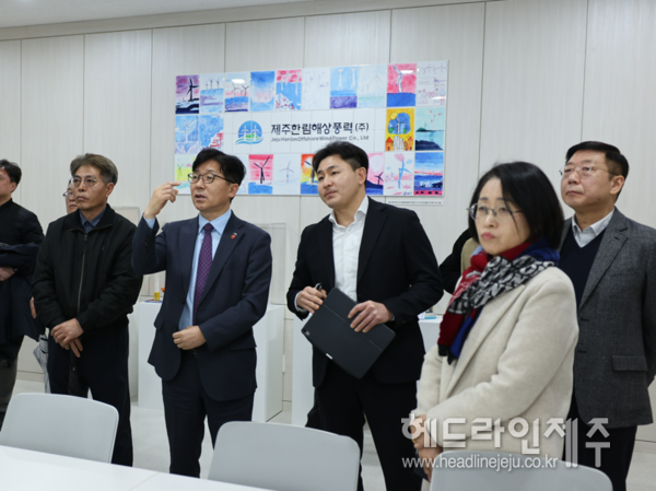 한림해상풍력발전단지를 방문한 현원돈 부시장과 간부공무원들.
