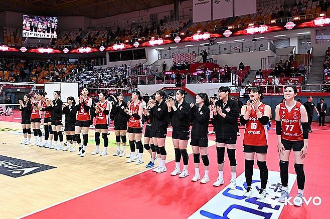 페퍼저축은행 선수단. KOVO 제공