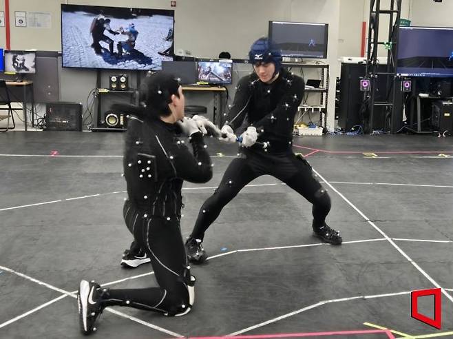 24일 경기 과천시 펄어비스 본사 내 모션 캡처 스튜디오에서 배우들이 '붉은사막' 액션을 촬영하고 있다. 노경조 기자