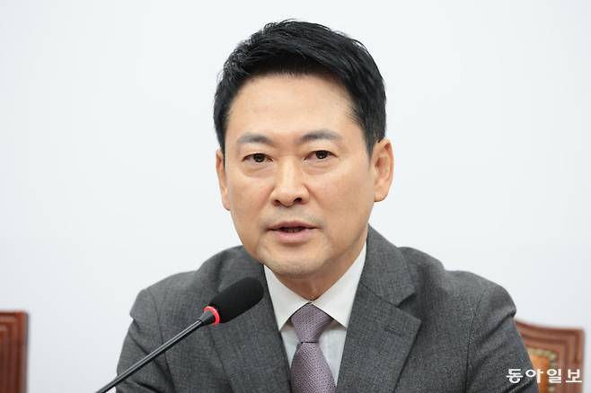 장동혁 국민의힘 대표가 23일 서울 여의도 국회에서 열린 최고위원회의에 참석해 발언하고 있다. 박형기 기자 oneshot@donga.com