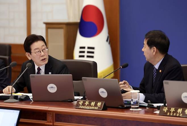 이재명 대통령이 24일 청와대에서 열린 국무회의에서 발언을 하고 있다. /사진=뉴스1