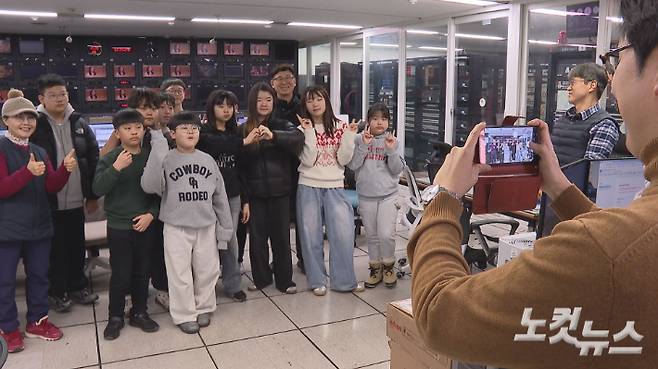 성경필사 작품 제출을 위해 CBS를 방문한 평안교회 아동부 학생들이 방송시설을 견학하고 있다. 오요셉 기자