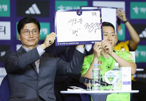 전북 현대 모터스 정정용 감독이 25일 서울 서대문구 스위스 그랜드호텔 컨벤션센터에서 열린 '하나은행 K리그 2026 개막 미디어데이'에서 출사표를 밝히고 있다. 연합뉴스 제공