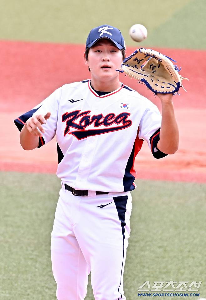 24일 일본 오키나와 가데나 구장에서 열린 야구 대표팀과 KIA 타이거즈의 평가전. 김택연이 숨을 고르고 있다. 오키나와(일본)=박재만 기자 pjm@sportschosun.com/2026.02.24/