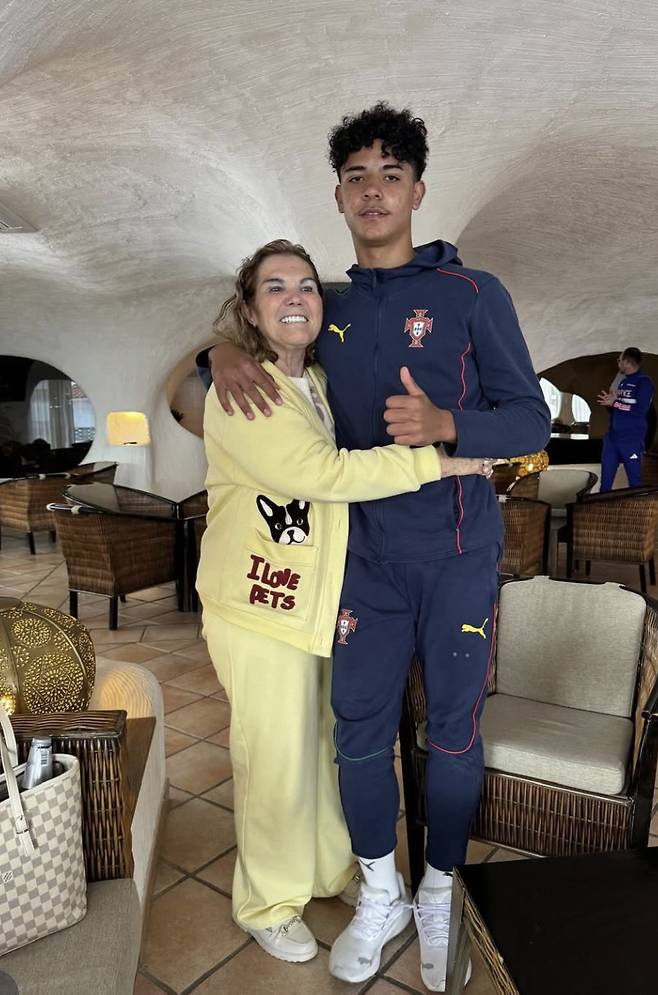 사진=돌로레스 SNS