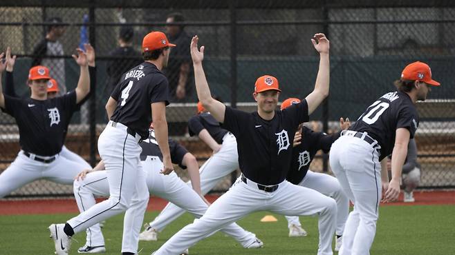 디트로이트에서 새 출발한 드류 앤더슨(가운데). 사진=MLB닷컴 캡처
