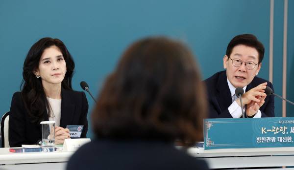 이재명 대통령이 25일 청와대에서 열린 확대국가관광전략회의에서 발언하고 있다. 연합뉴스