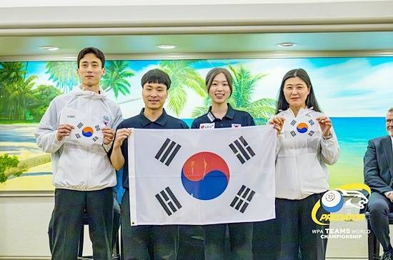 (왼쪽부터) 권호준 고태영 서서아 임윤미로 이뤄진 한국 포켓볼대표팀이 세계포켓볼팀선수권대회 승자조 1라운드에서 대만에 풀세트 접전 끝에 2:3으로 패했다. 1패를 당해 패자조로 내려간 한국 대표팀은 싱가포르와 대결한다. (사진=Predator Pro Billiard Series)