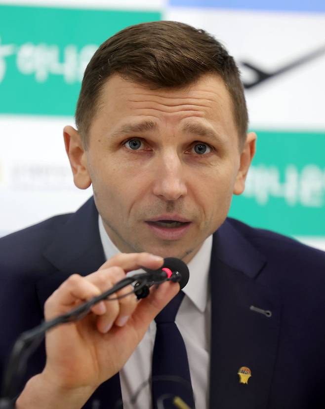 남자농구대표팀은 26일 타이페이에서 열리는 대만과 농구월드컵 예선을 통해 니콜라이스 마줄스 감독 체제 첫 경기를 치른다. 뉴시스