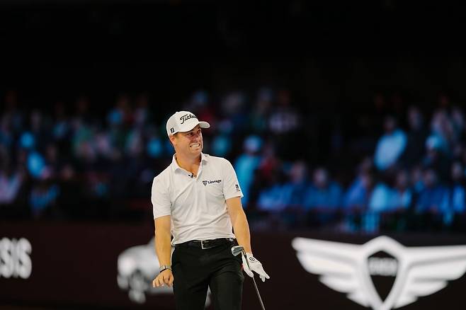 애틀랜타 드라이브 GC 소속인 저스틴 토머스가 지난 24일 열린 보스톤 커먼 GC와의 TGL 경기 도중 샷을 한 뒤 공의 궤적을 살피고 있다. TGL 홈페이지 캡처